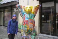 По всему Берлину стоят вот такие разноцветные медведи) У каждого - своя тематика