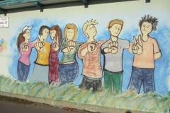 Граффити рядом со школой)